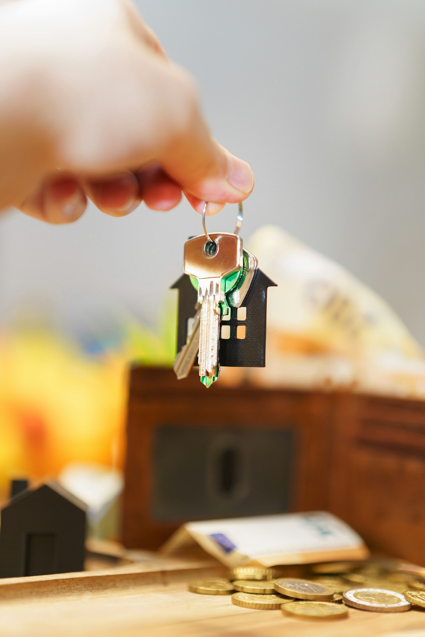 House key and coins representing the cost of selling a home