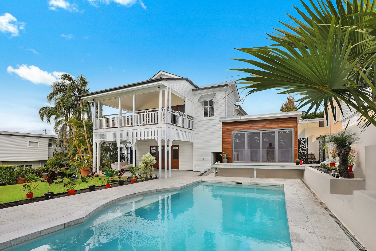 807 E Hermosa Drive
